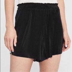 Zara Black Pleated Shorts Size Medium